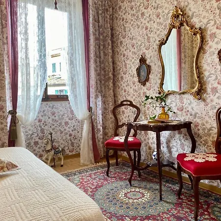 Romantica Con Giardino In Dimora Storica - Palazzo Robicci Bed & Breakfast *