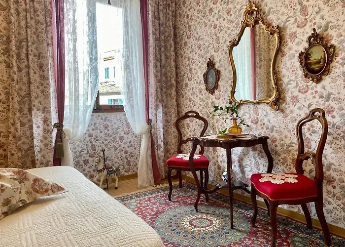Romantica Con Giardino In Dimora Storica - Palazzo Robicci Bed & Breakfast 3*